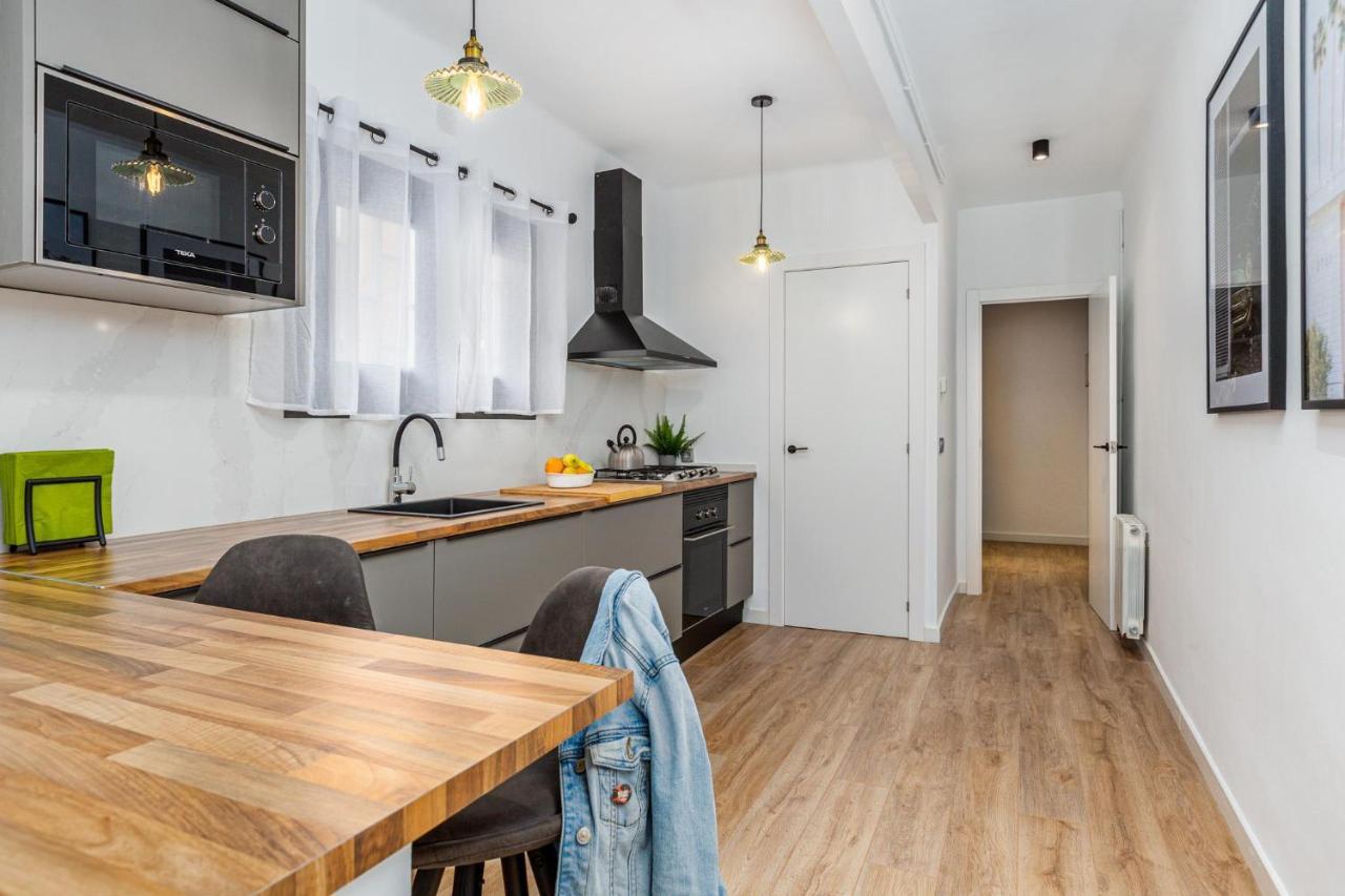 Simply Stunning - Hidden Gem, Heart Of Poble Sec Apartment Barcelona Bagian luar foto