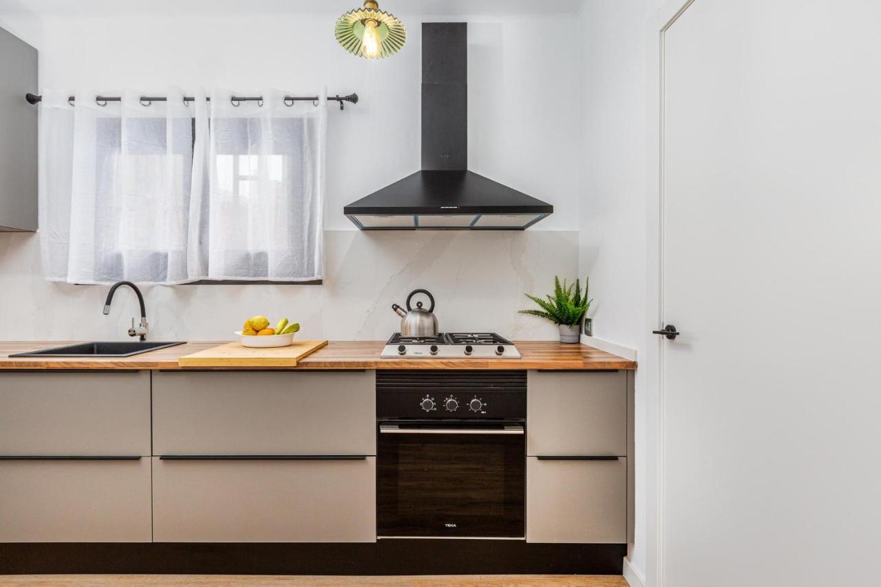 Simply Stunning - Hidden Gem, Heart Of Poble Sec Apartment Barcelona Bagian luar foto