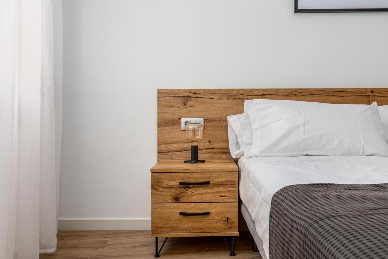 Simply Stunning - Hidden Gem, Heart Of Poble Sec Apartment Barcelona Bagian luar foto