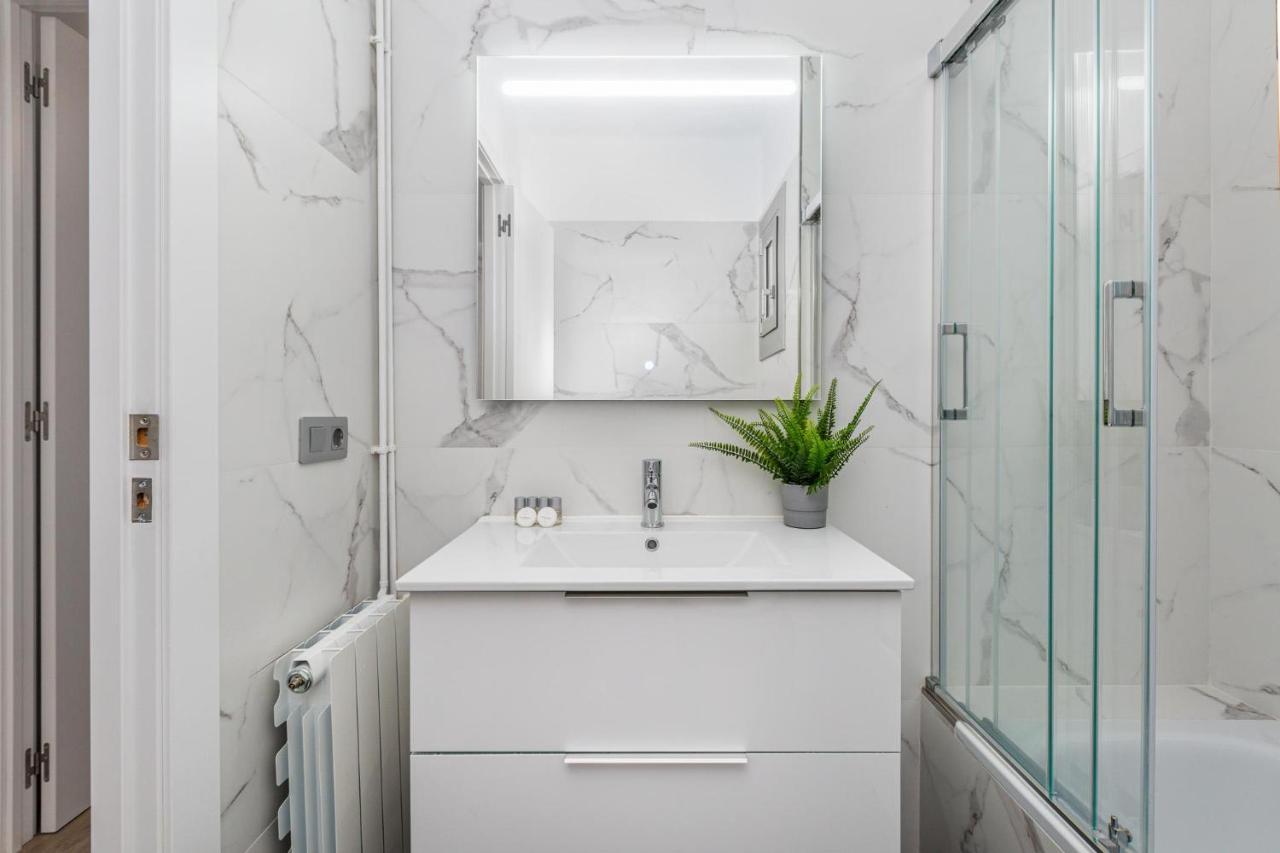 Simply Stunning - Hidden Gem, Heart Of Poble Sec Apartment Barcelona Bagian luar foto